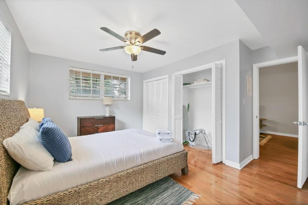 Decorative 1br With Parking Close To Stores Apartment