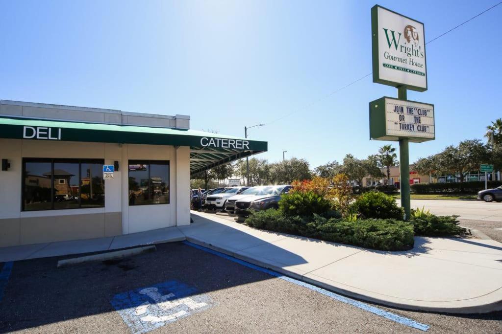 Apartment Decorative 1br With Parking Close To Stores Tampa