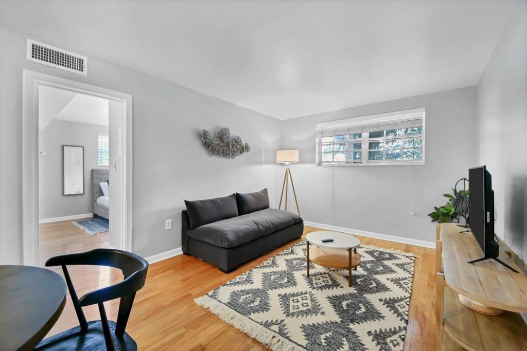 Apartment Decorative 1br With Parking Close To Stores