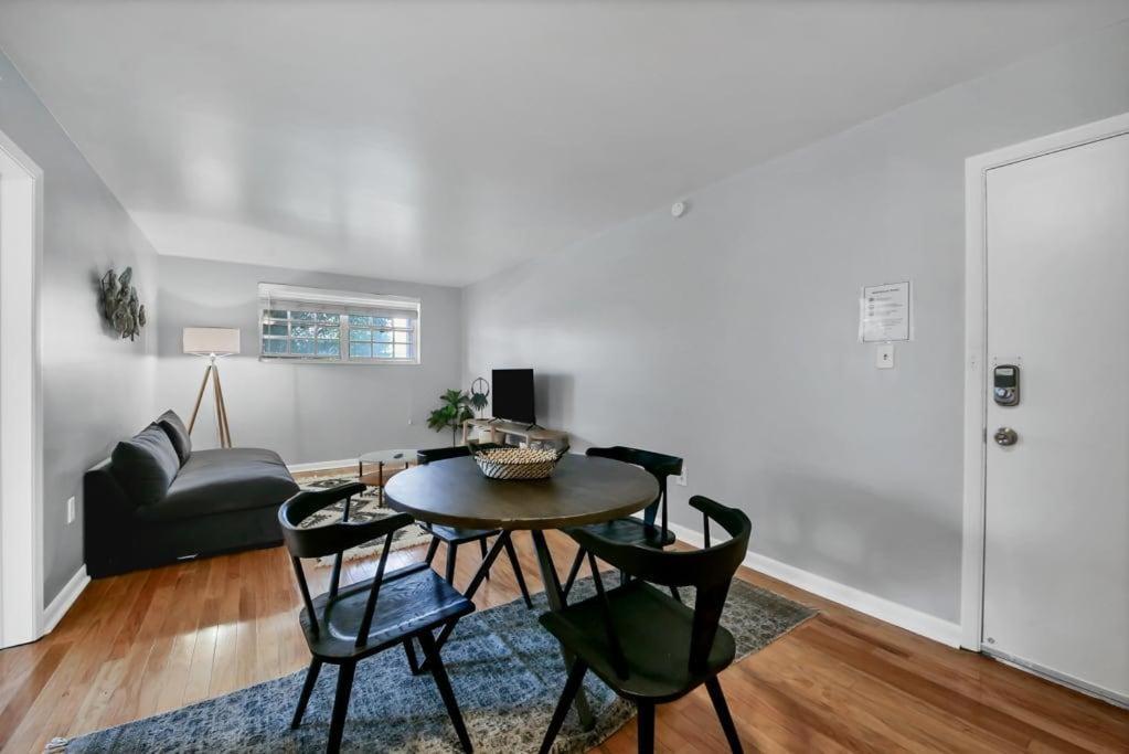 Decorative 1br With Parking Close To Stores Tampa