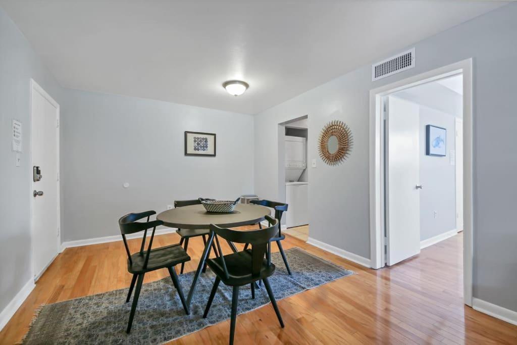 Apartment Decorative 1br With Parking Close To Stores *