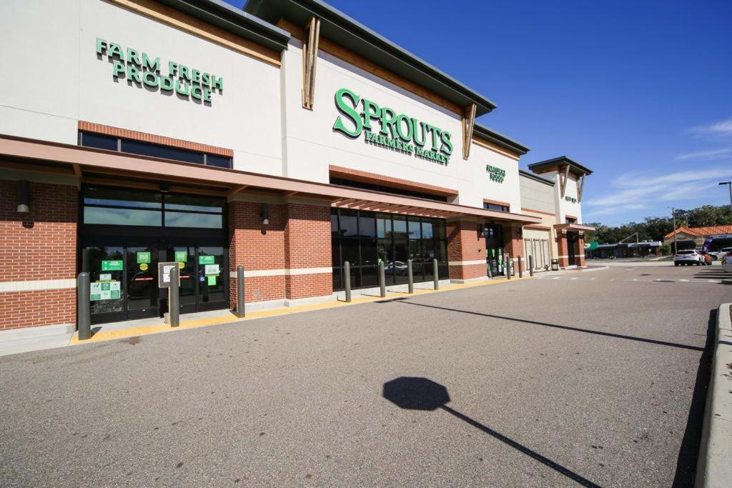 Decorative 1br With Parking Close To Stores *