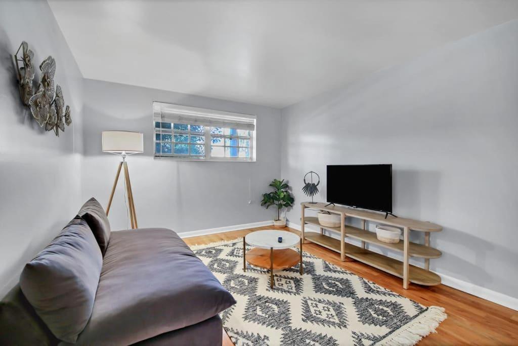 Decorative 1br With Parking Close To Stores * Tampa